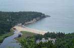 Sand Beach, vista do alto da trilha Beehive, no Acadia National Park, no Maine, nos Estados Unidos
